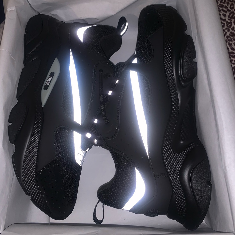 Dior b22 color: black & reflective gray size 11/45